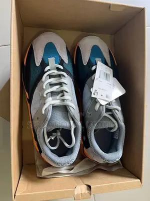 Adidas Yeezy Boost 700