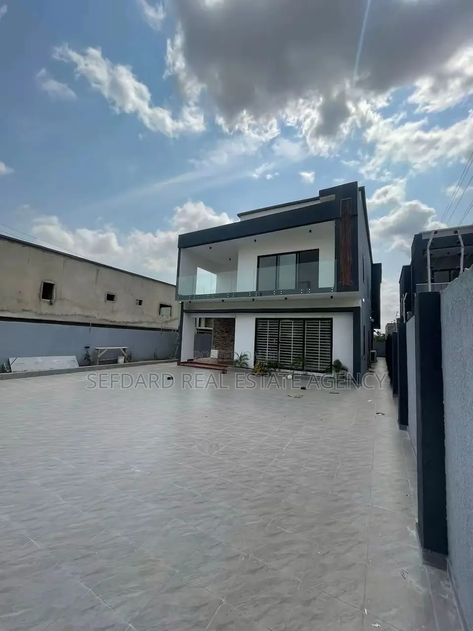 4bdrm Duplex in Sefdard Properties, Oyarifa for sale