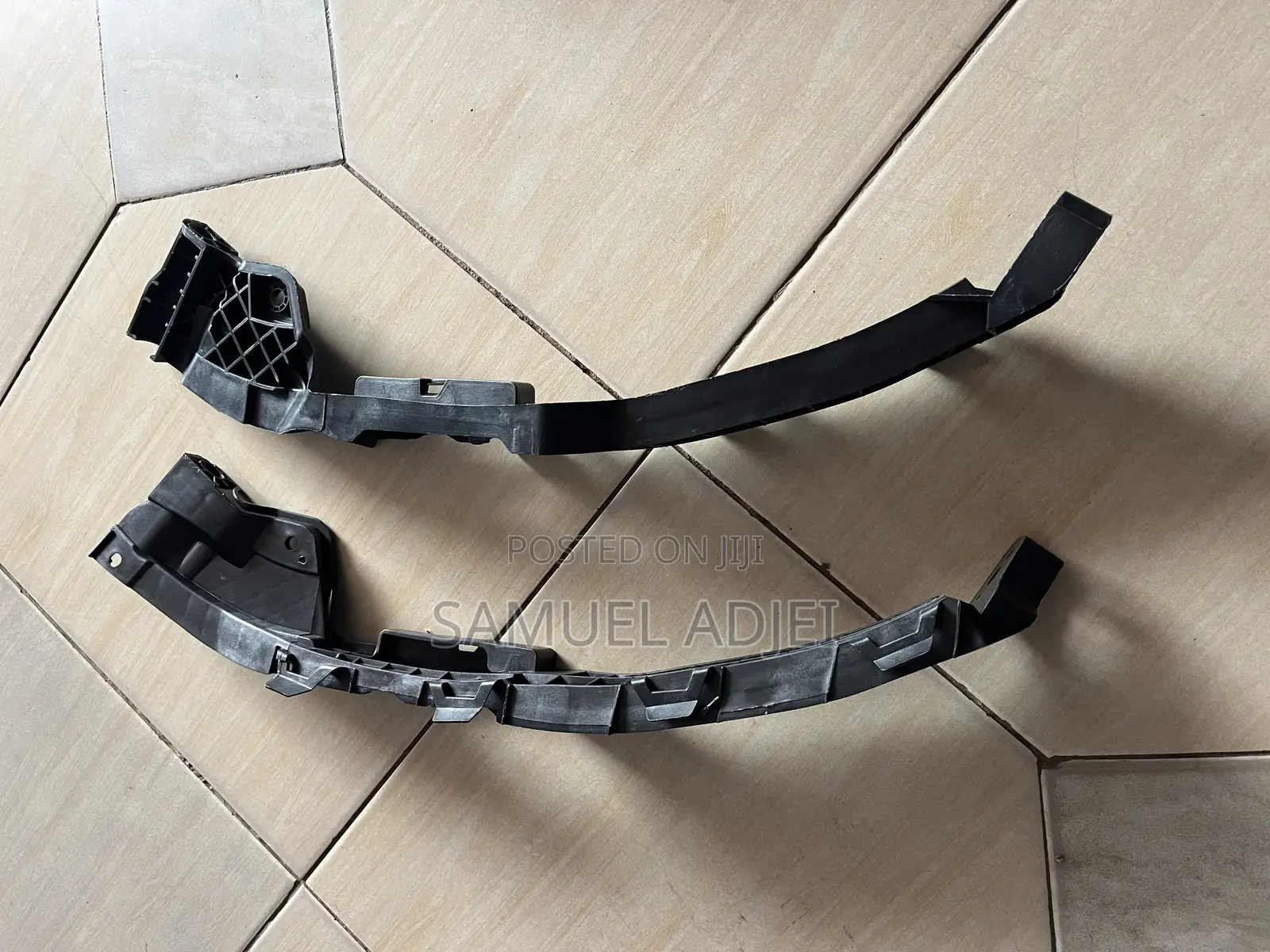 Honda Accord 2018 to 2022 Headlight Bracket/ Seat Pair.