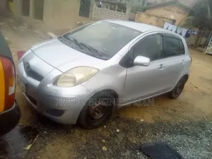 Toyota Vitz 2010 Silver