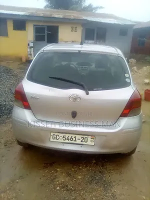 Toyota Vitz 2010 Silver