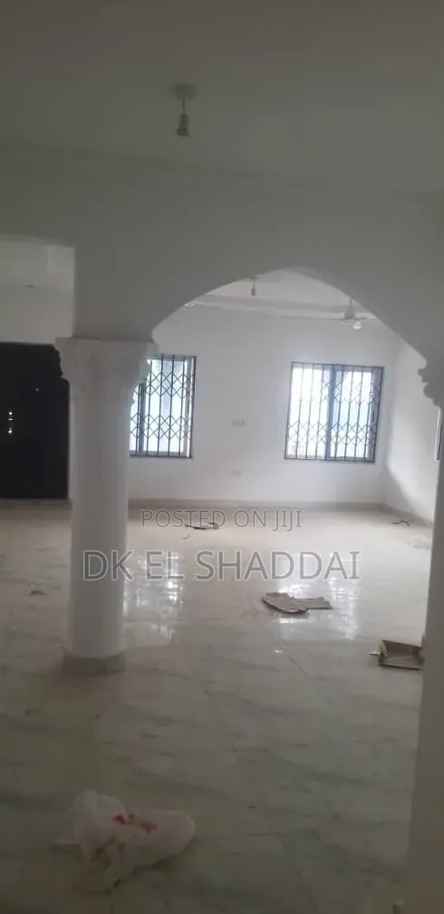 4bdrm House in Pokuase for sale