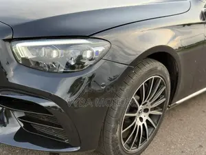 Mercedes-Benz E300 4Matic AWD Sedan (2.0L 4cyl 9A) 2017 Black