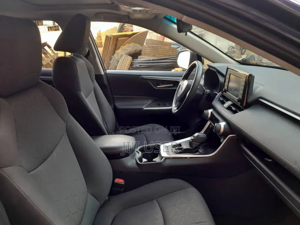 Toyota RAV4 2021 Blue