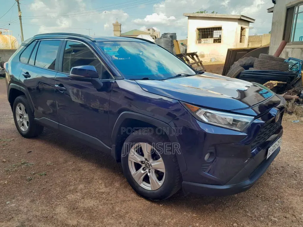 Toyota RAV4 2021 Blue