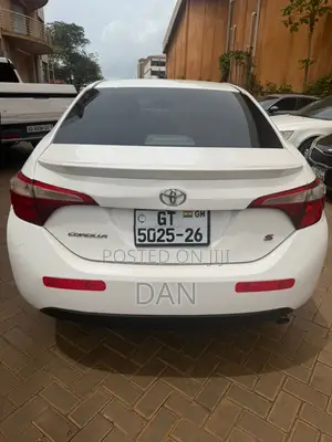 Toyota Corolla S 4dr Sedan (1.8L 4cyl CVT) 2016 White