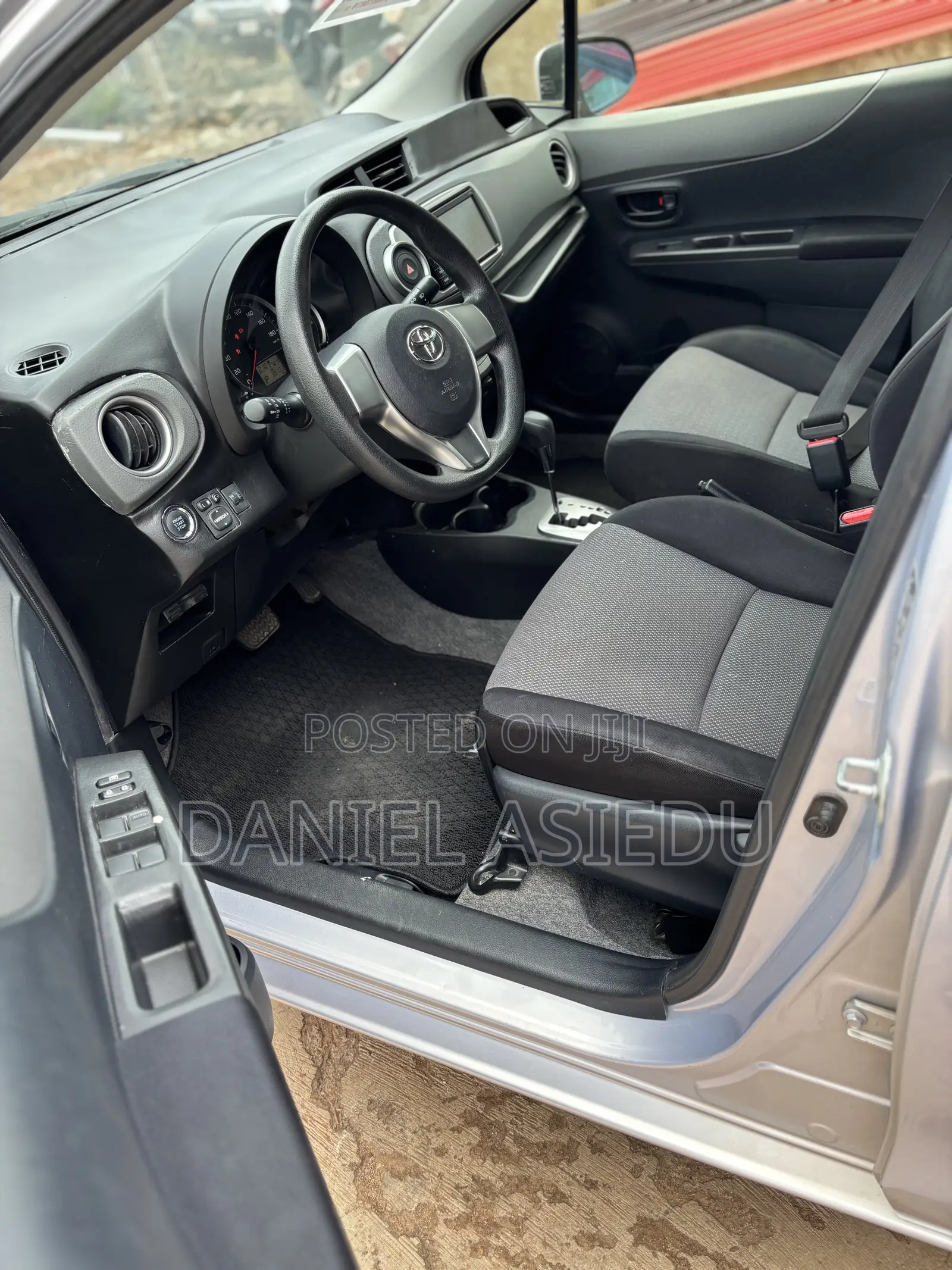 Toyota Vitz 1.3 AWD 3dr 2013 Silver