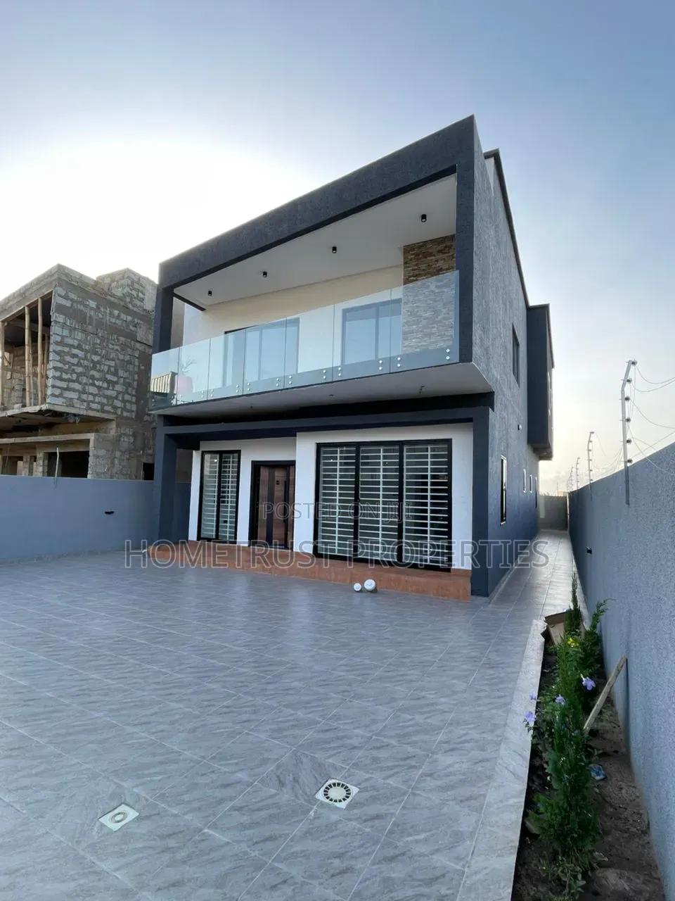4bdrm Duplex in Oyarifa, Pentecost for sale