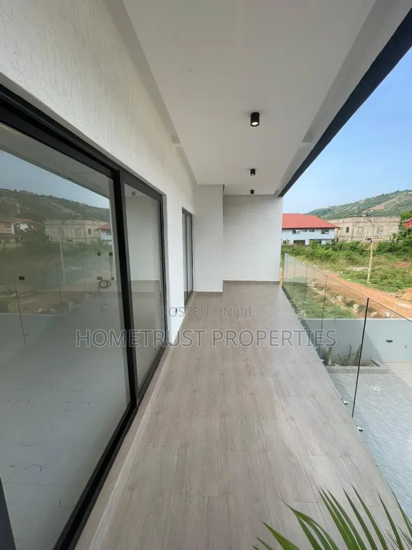 4bdrm Duplex in Oyarifa, Pentecost for sale