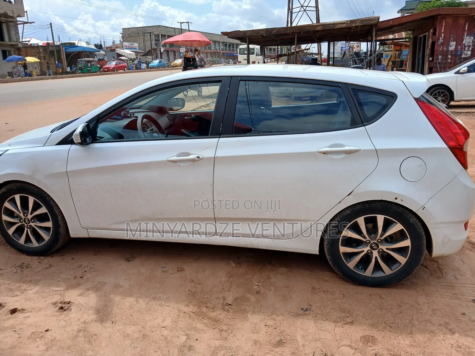 Hyundai Accent SE Hatchback 2017 White