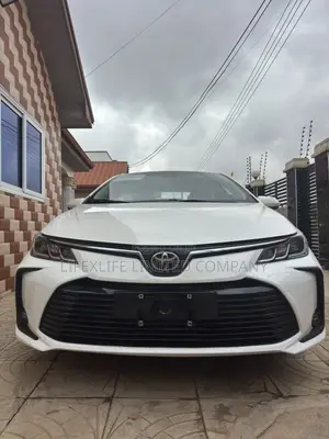 Toyota Corolla LE 2023 White