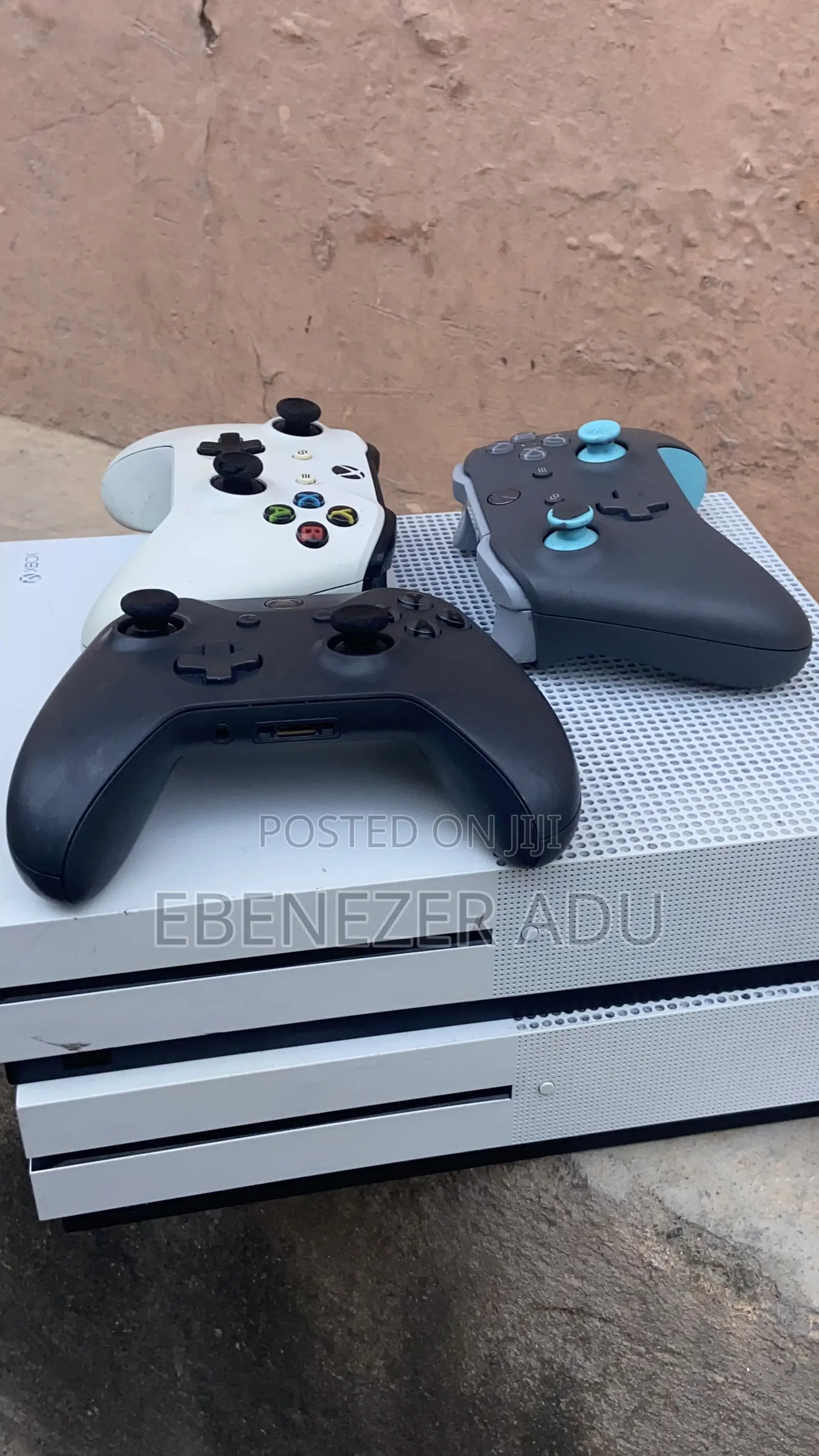 Xbox One S 1TB – Controller + 17 Preloaded Games