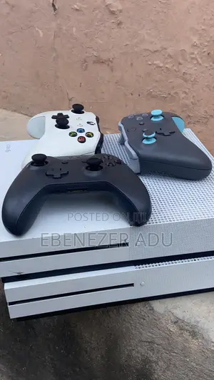 Xbox One S 1TB – Controller + 17 Preloaded Games