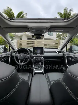 Toyota RAV4 2022 White