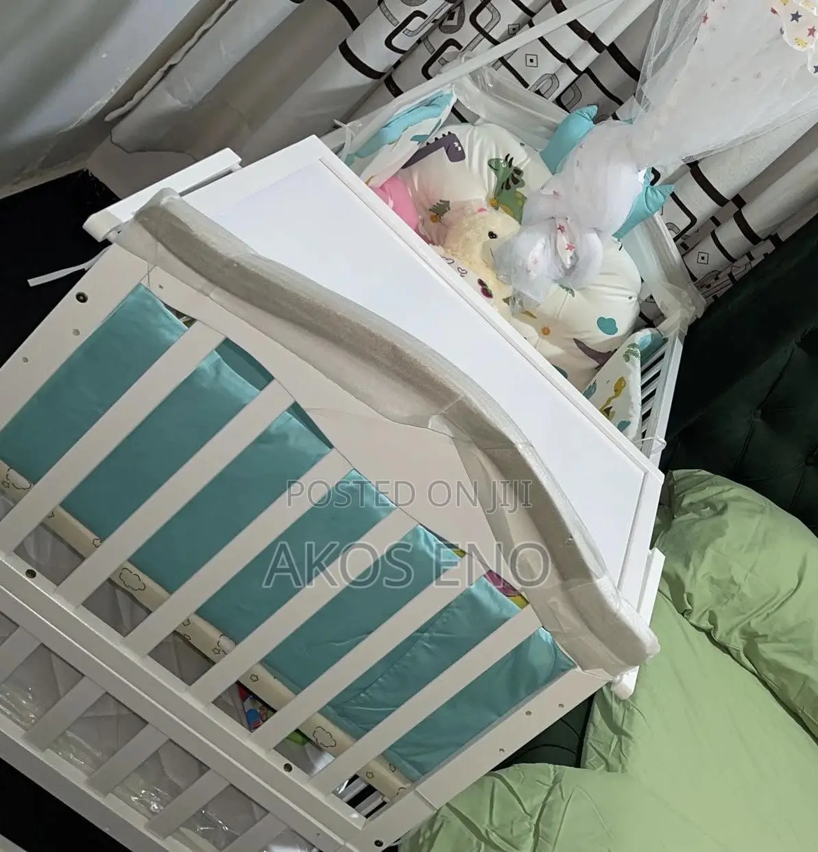 White Wooden Baby Crip - Excellent Condition
