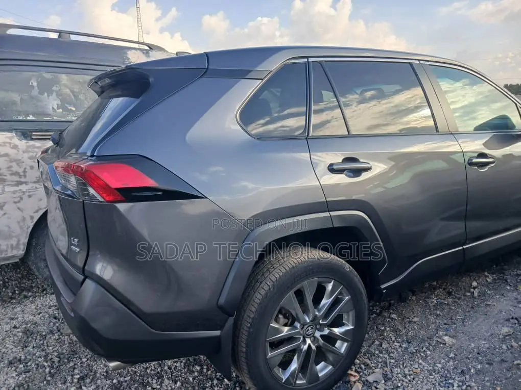 Toyota RAV4 LE 2022 Gray