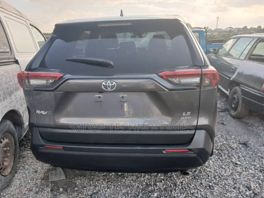 Toyota RAV4 LE 2022 Gray