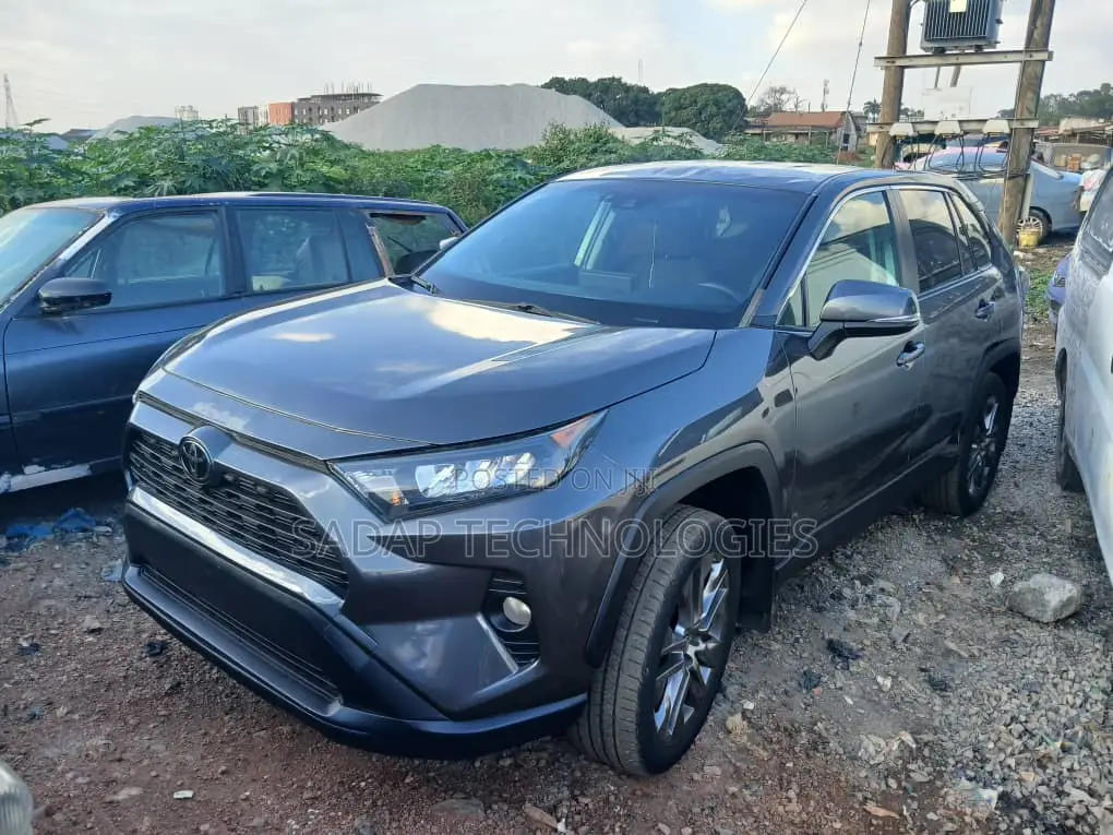 Toyota RAV4 LE 2022 Gray