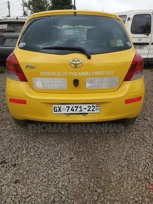 Toyota Vitz 2010 Yellow