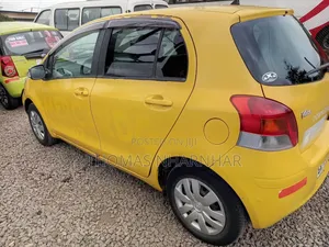Toyota Vitz 2010 Yellow