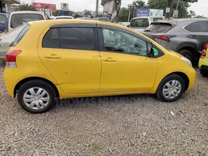 Toyota Vitz 2010 Yellow