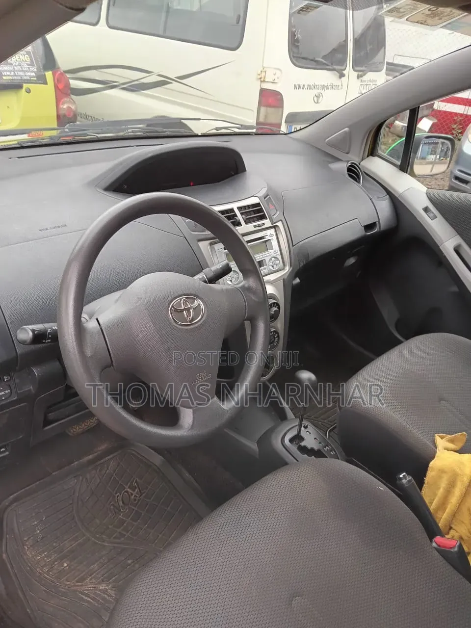 Toyota Vitz 2010 Yellow