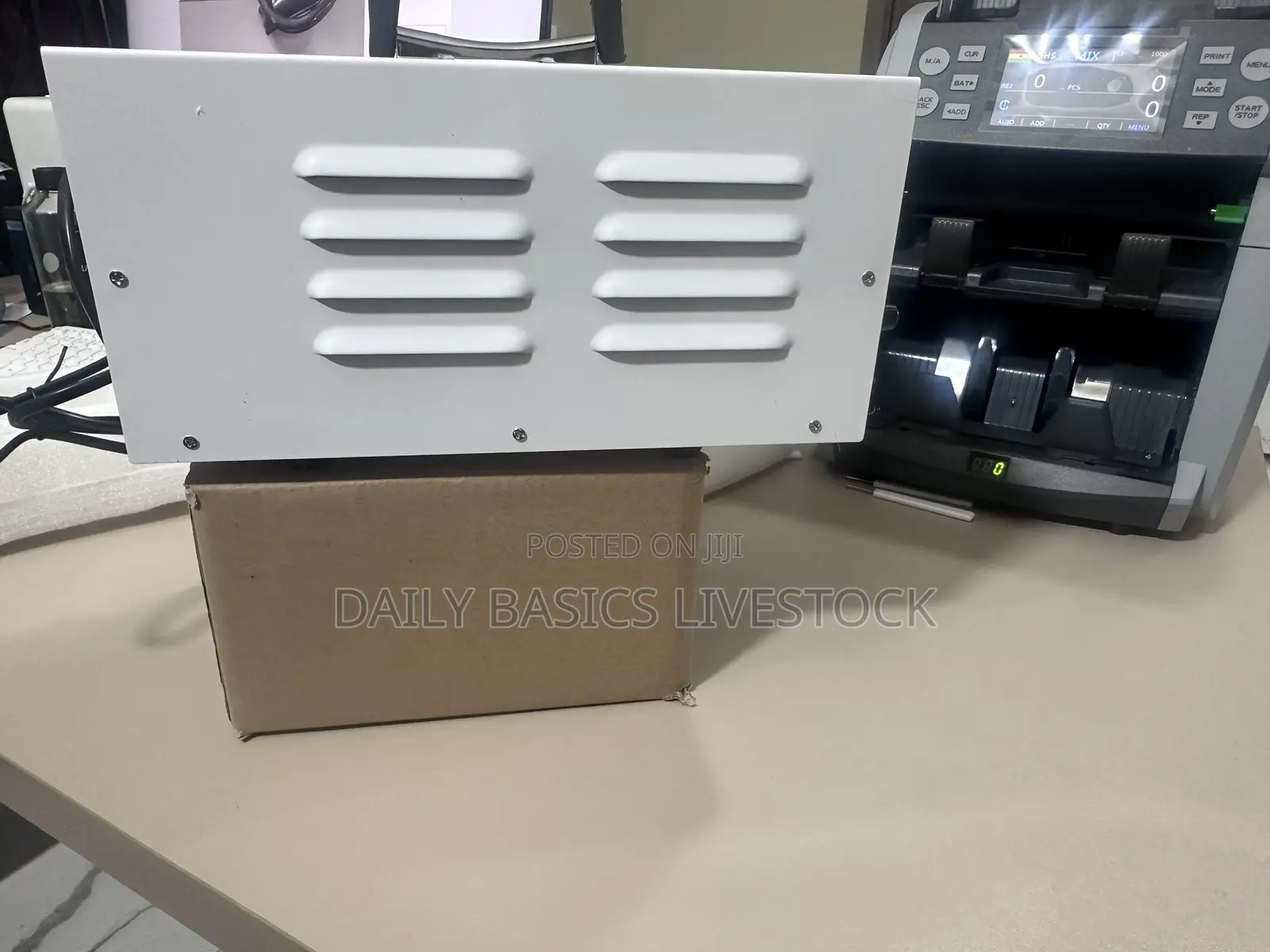 Automatic Debeaking Machine for Poultry