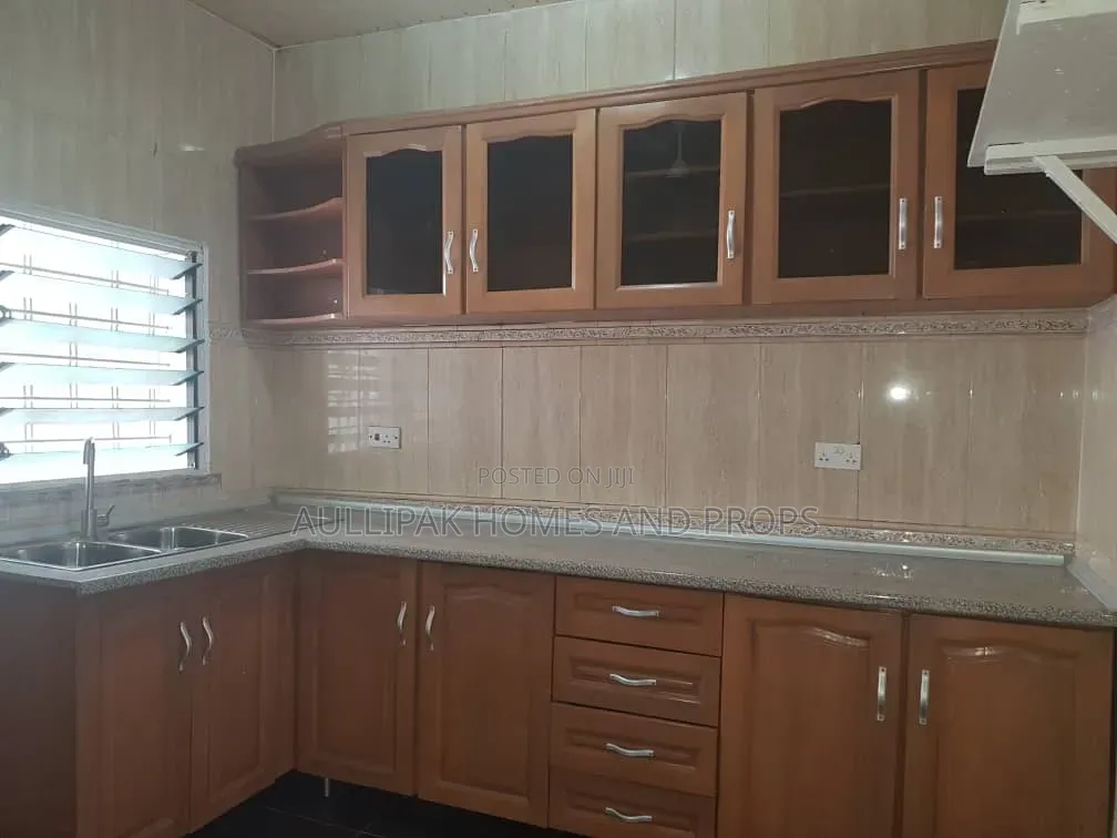 4bdrm House in Lakeside for rent