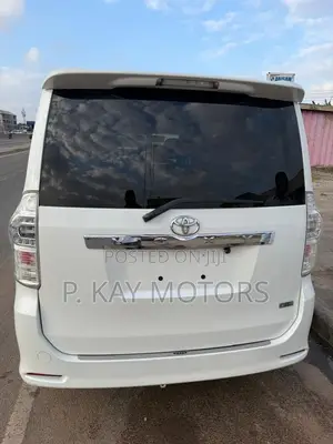 Toyota Voxy 2013 White