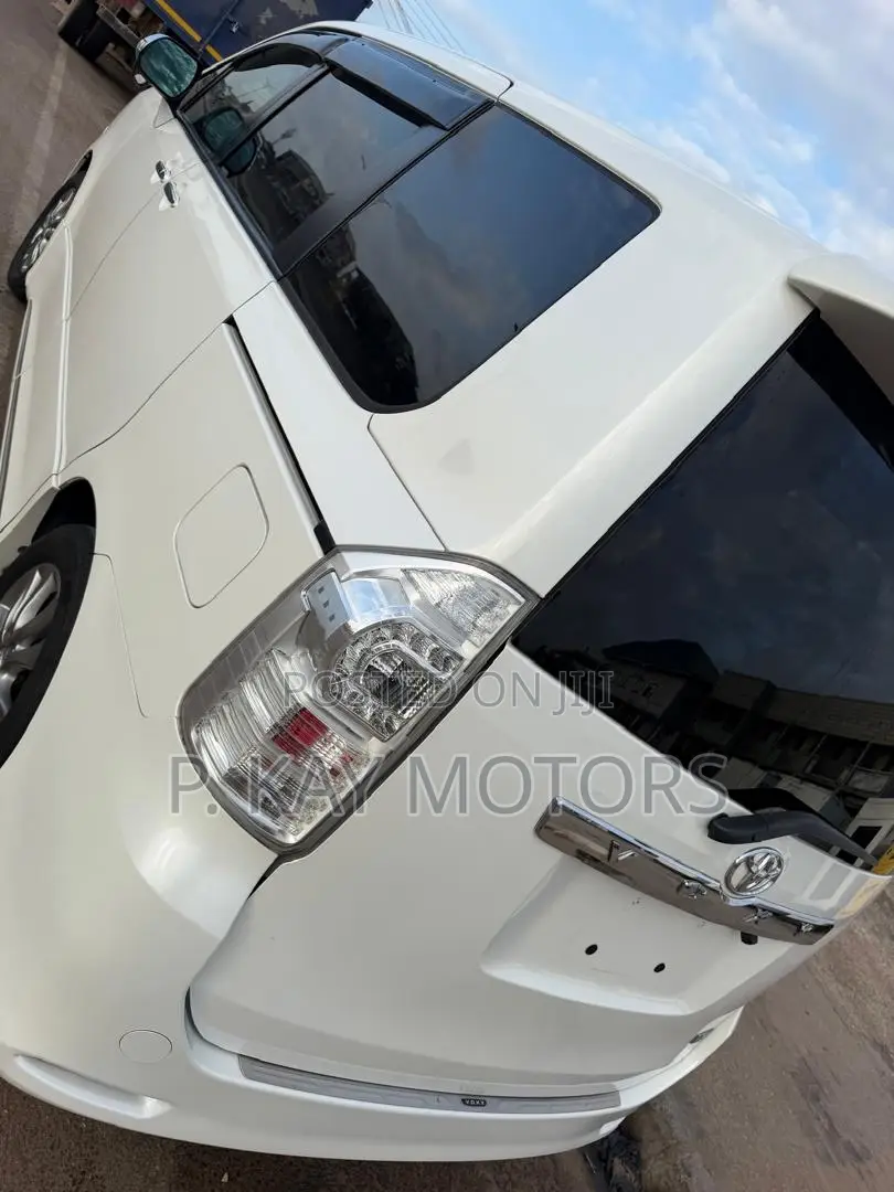 Toyota Voxy 2013 White