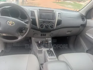 Toyota Hilux 2012 Silver