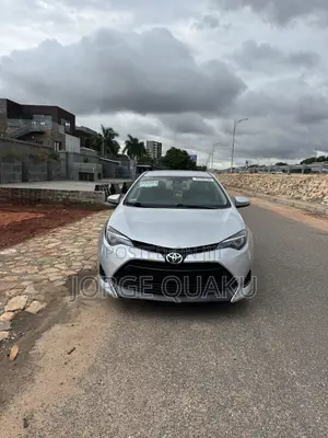 Toyota Corolla LE (1.8L 4cyl 2A) 2019 Silver
