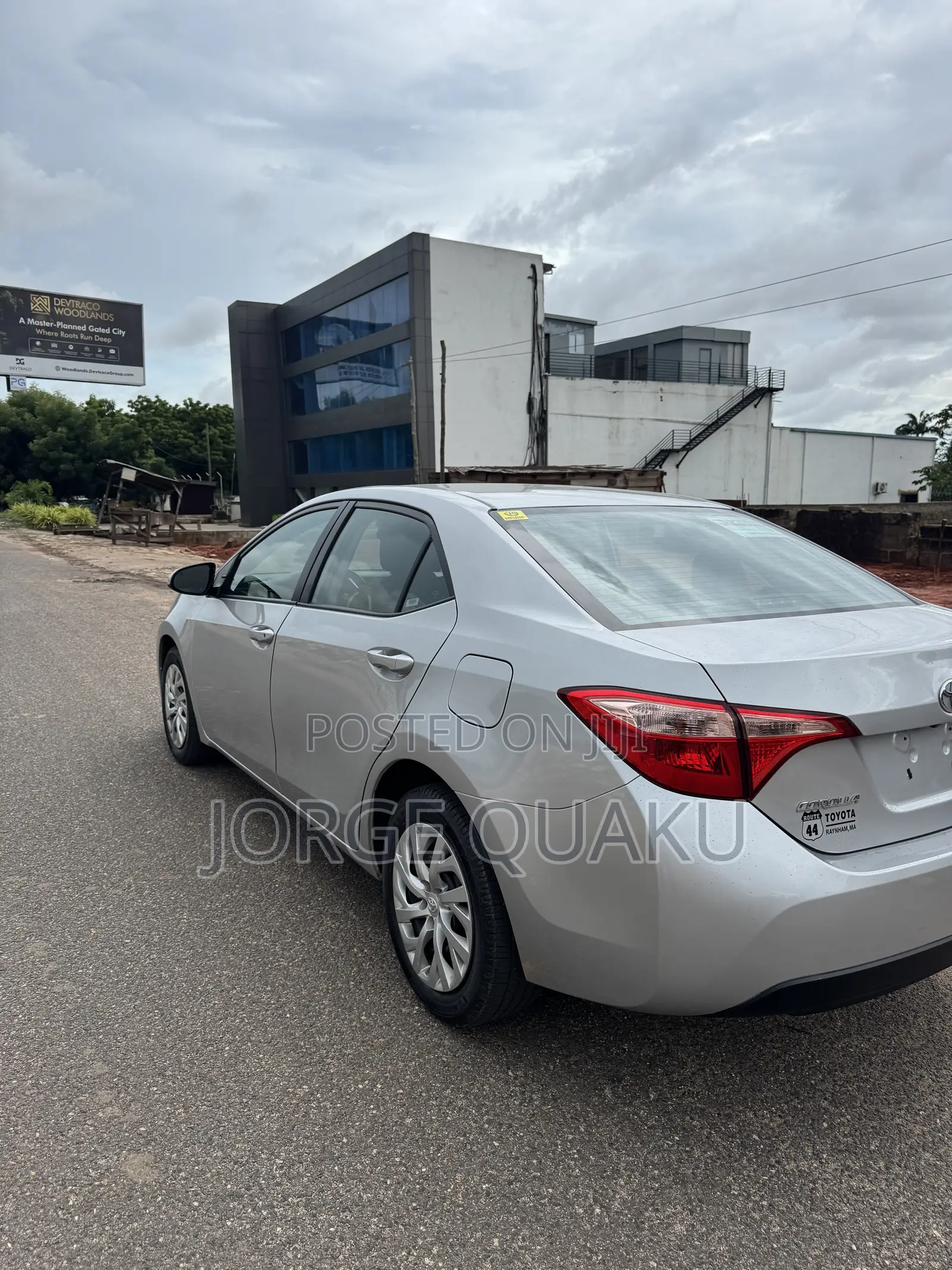 Toyota Corolla LE (1.8L 4cyl 2A) 2019 Silver