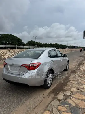 Toyota Corolla LE (1.8L 4cyl 2A) 2019 Silver