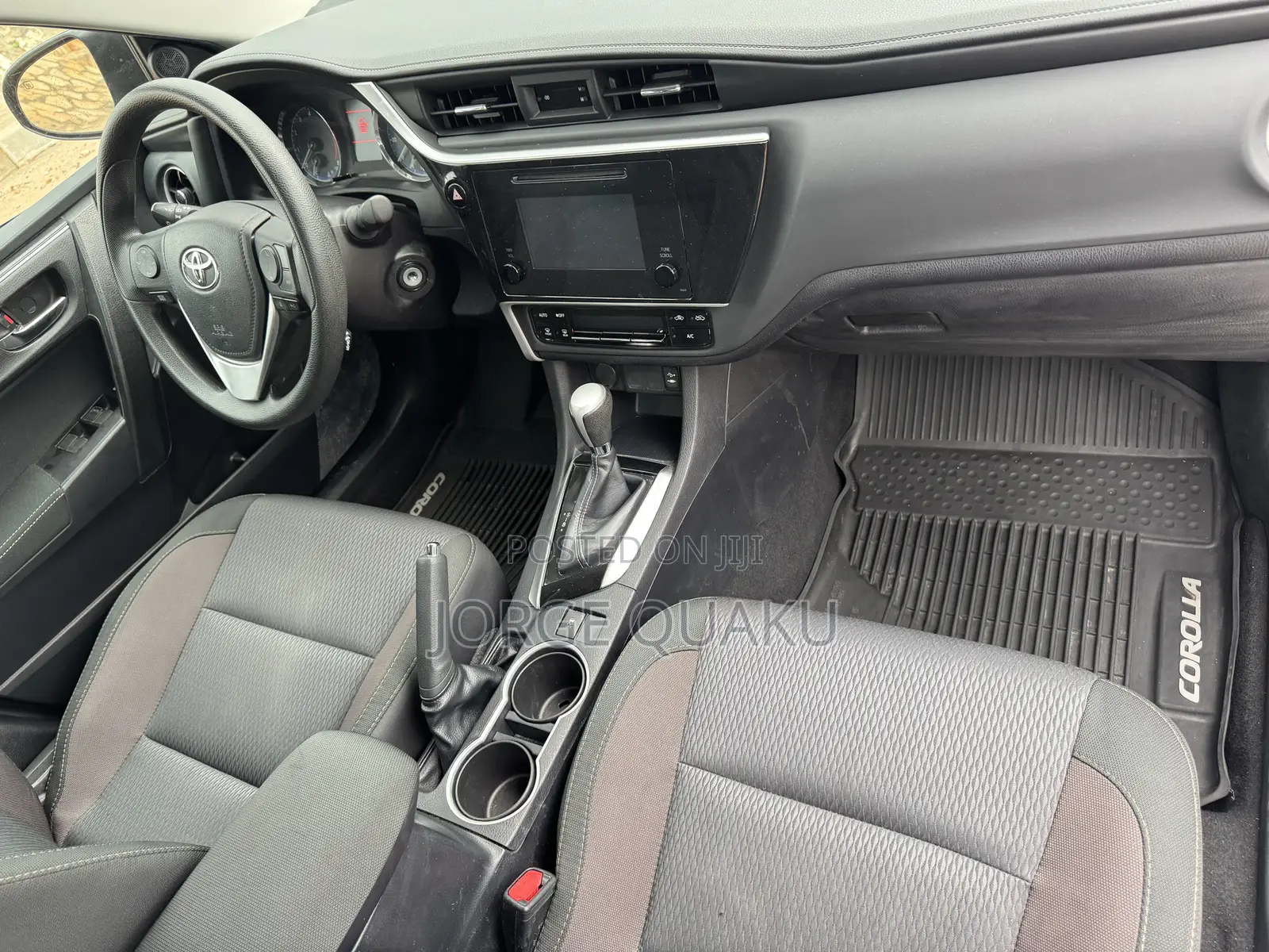 Toyota Corolla LE (1.8L 4cyl 2A) 2019 Silver