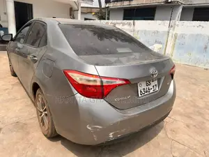 Toyota Corolla LE 4dr Sedan (1.8L 4cyl CVT) 2016 Gray