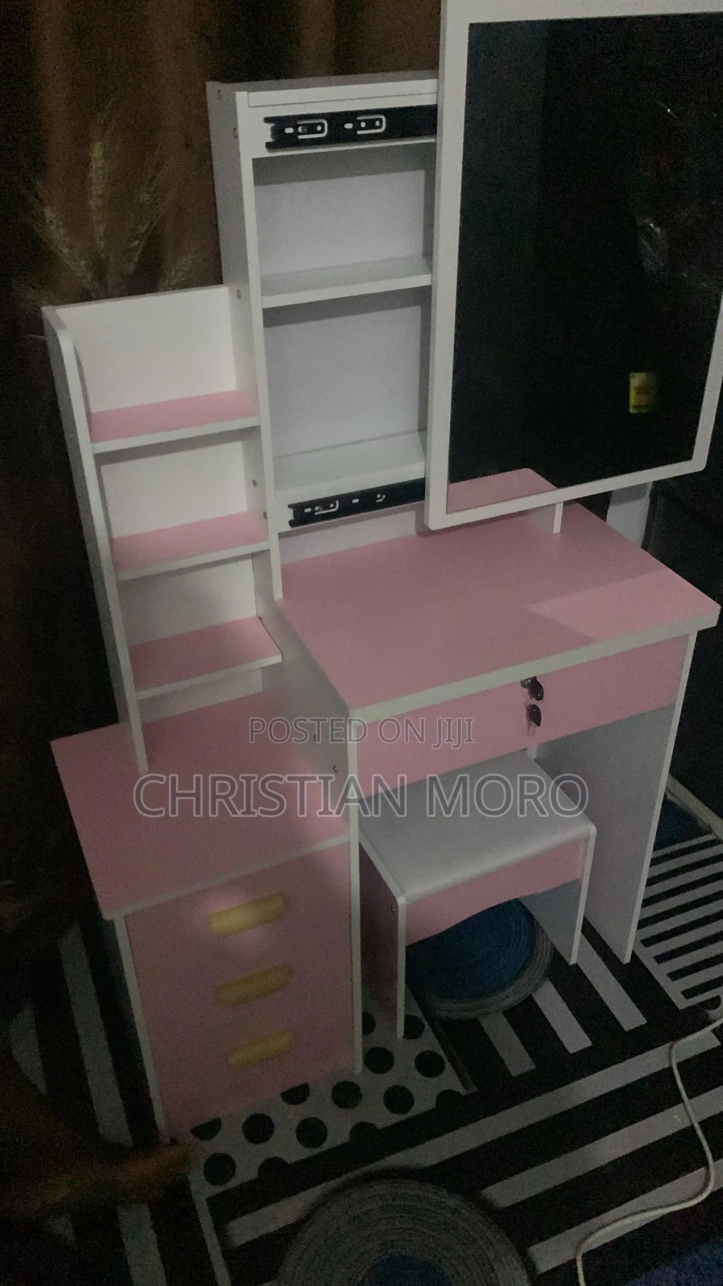 Dresser Draw