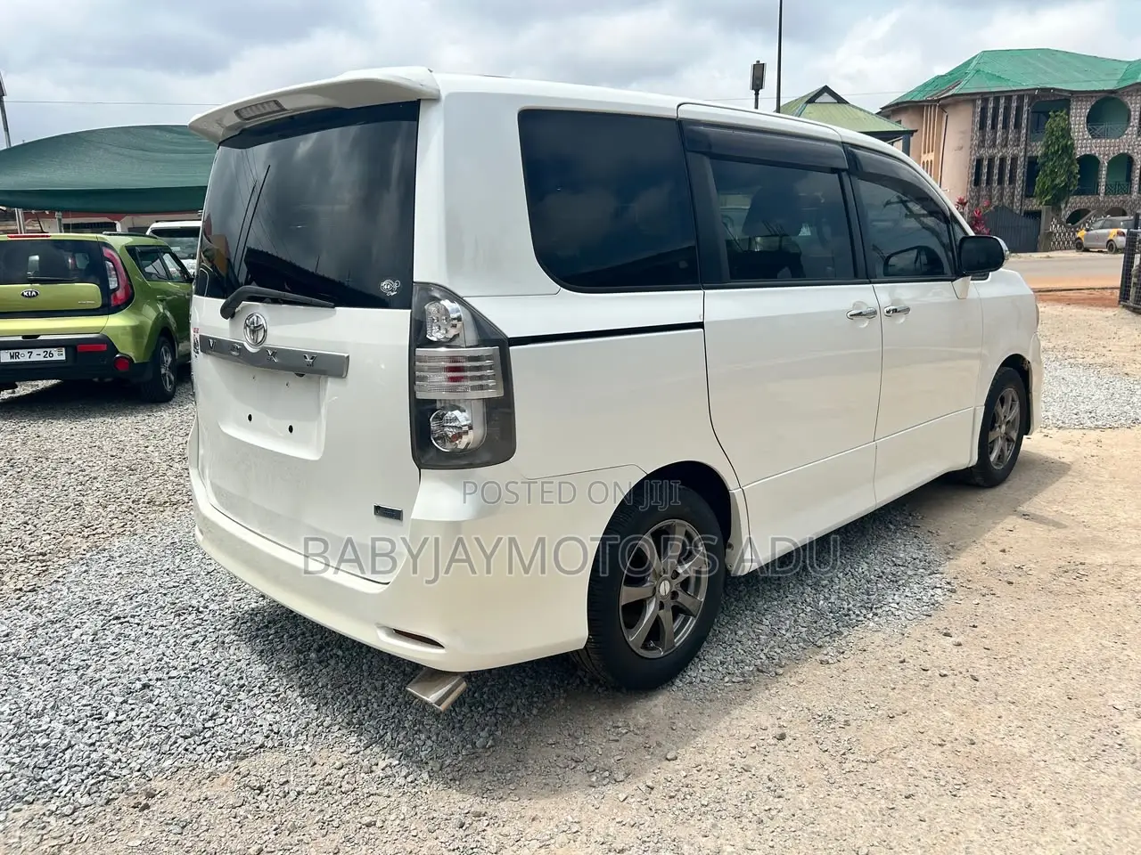 Toyota Voxy Trans-X 2WD 5-Seater 2013 Pearl
