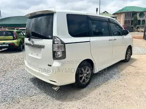 Toyota Voxy Trans-X 2WD 5-Seater 2013 Pearl