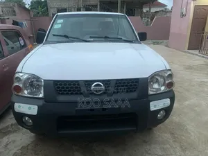 Nissan Hardbody 2012 White