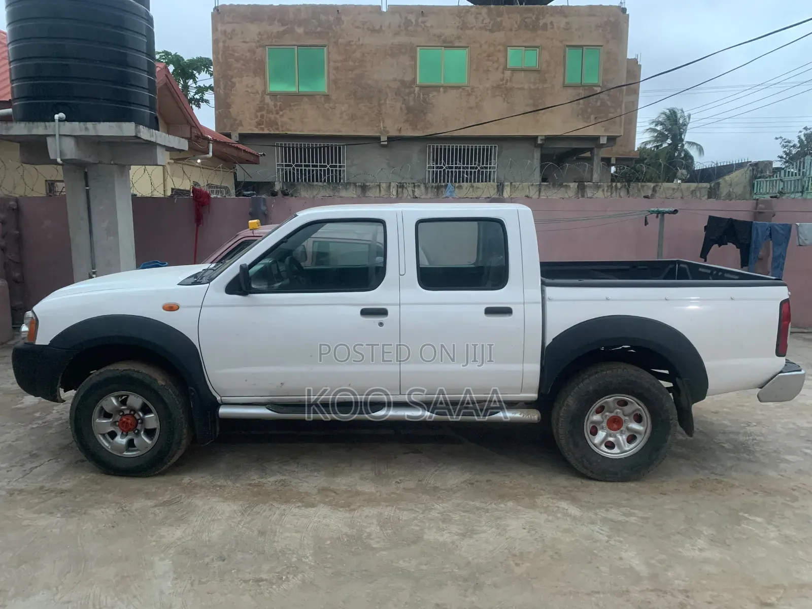 Nissan Hardbody 2012 White