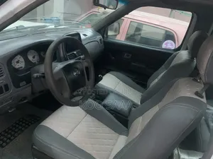 Nissan Hardbody 2012 White