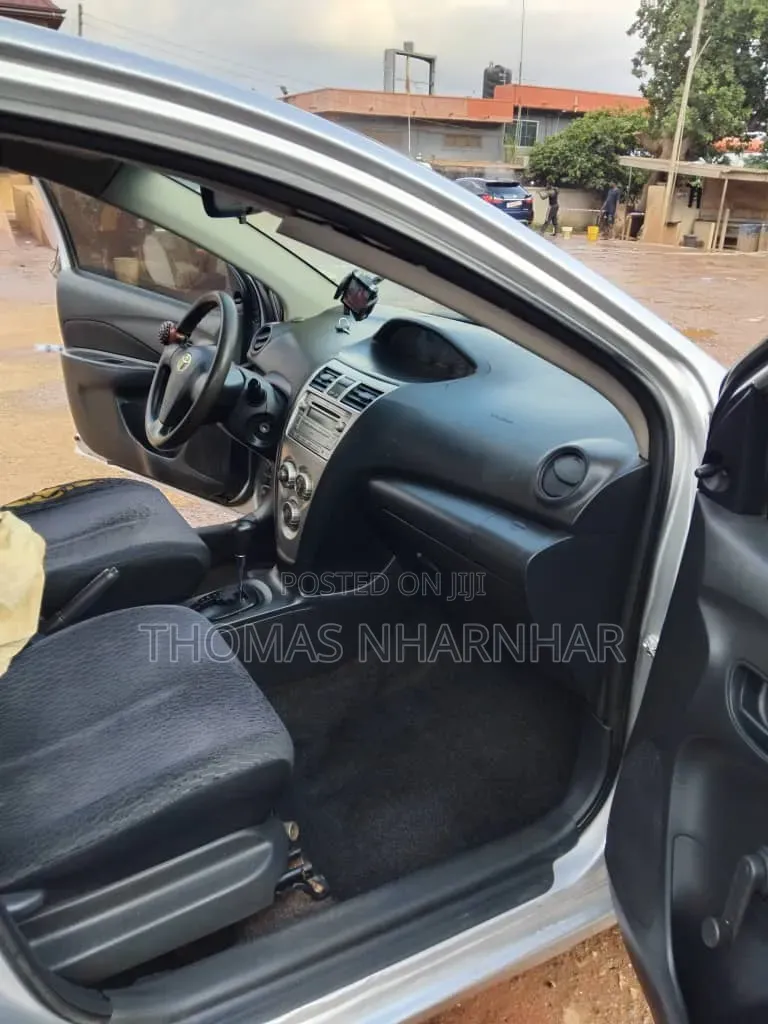 Toyota Yaris 2010 Silver