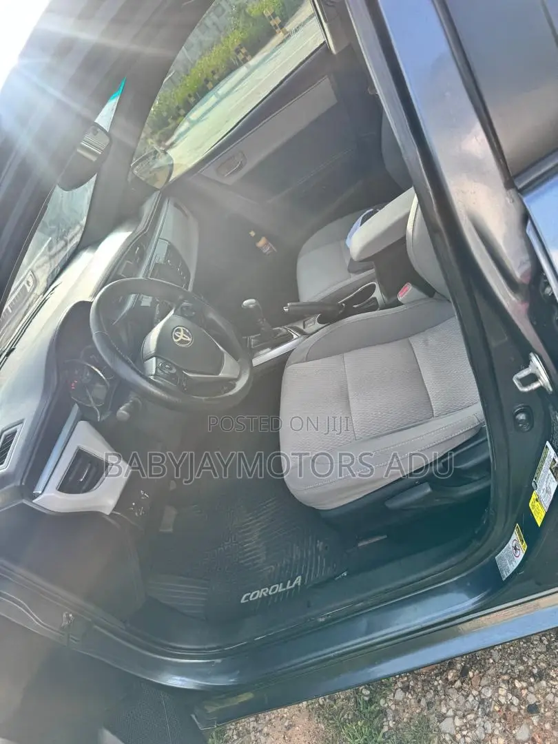 Toyota Corolla LE 4dr Sedan (1.8L 4cyl CVT) 2015 Gray