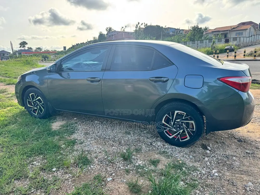Toyota Corolla LE 4dr Sedan (1.8L 4cyl CVT) 2015 Gray