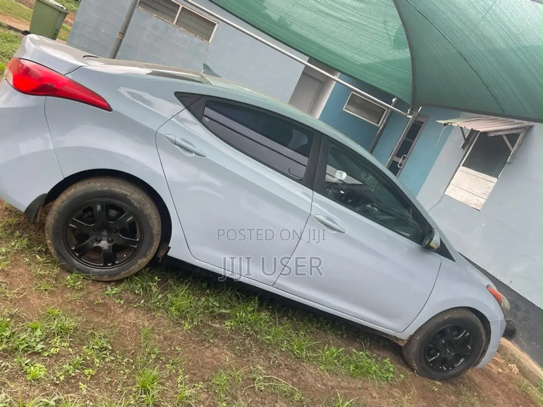 Hyundai Elantra GLS Sedan FWD (1.8L 4cyl 6A) 2013 Gray