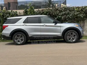Ford Explorer XLT 2022 Silver