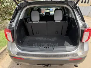 Ford Explorer XLT 2022 Silver