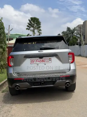 Ford Explorer XLT 2022 Silver