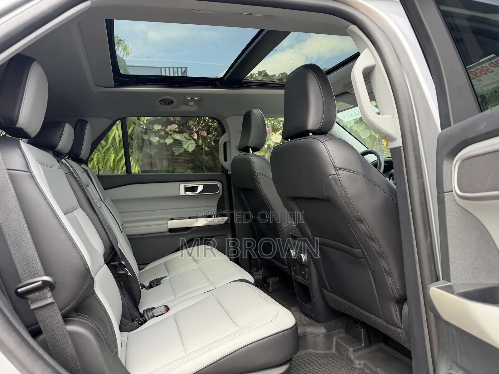 Ford Explorer XLT 2022 Silver